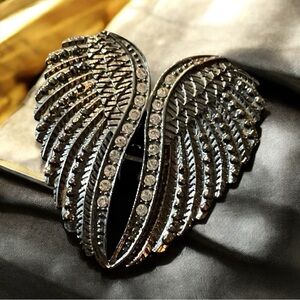 Silver Angel Wing stretch ring with Rhinestone Embellishments